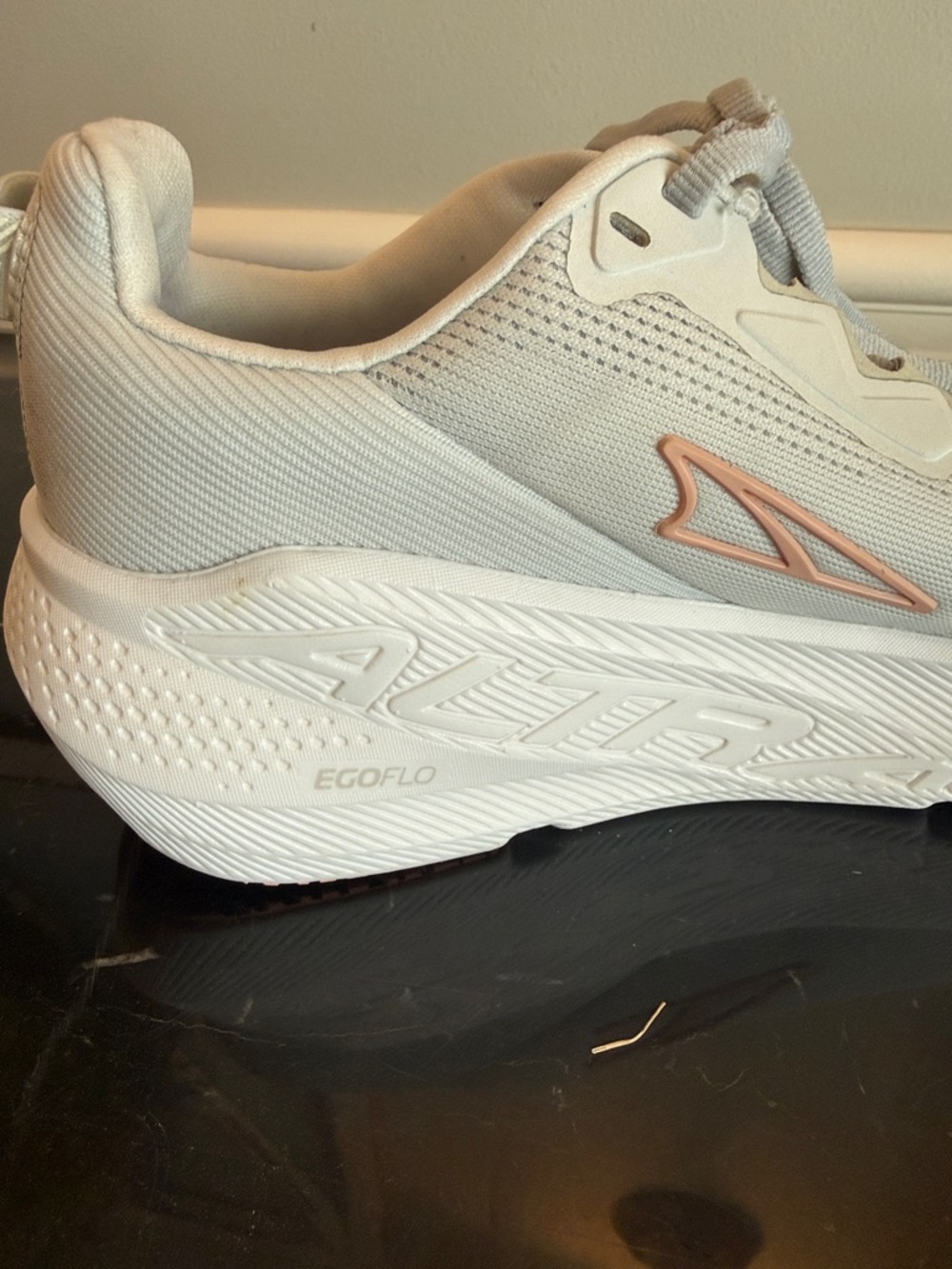 Altra Women’s FWD VIA White Sneakers with Blush Logo Accent, Size 7.5 - Picture 8 of 8